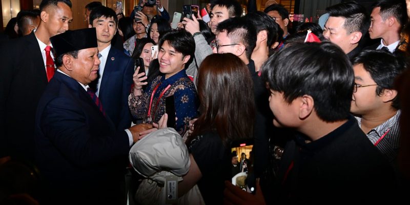 Presiden Prabowo Disambut Hangat Mahasiswa dan Warga di Beijing