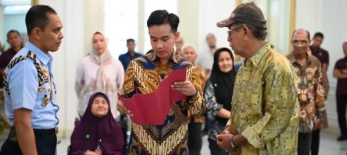 Tindak Lanjuti Aduan Warga, Wapres Serahkan Bantuan Kemasyarakatan