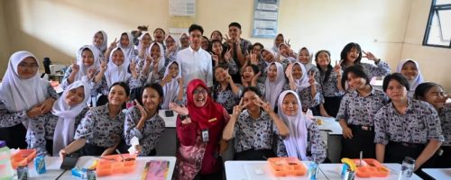 Wapres Tinjau Makan Bergizi Gratis di SMKN 3 Tangerang