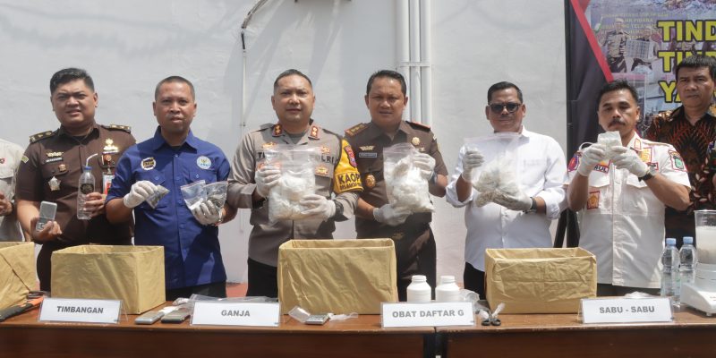 Kapolres Pasuruan Bersama Kajari Kabupaten Pasuruan musnahkan barang bukti hasil kejahatan di wilayah Hukum Pasuruan