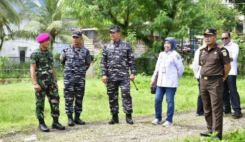 Komandan Pasmar 3 Dampingi Pj Gubernur Papua Barat Daya Tinjau Lokasi TPS Di Wilayah Sorong