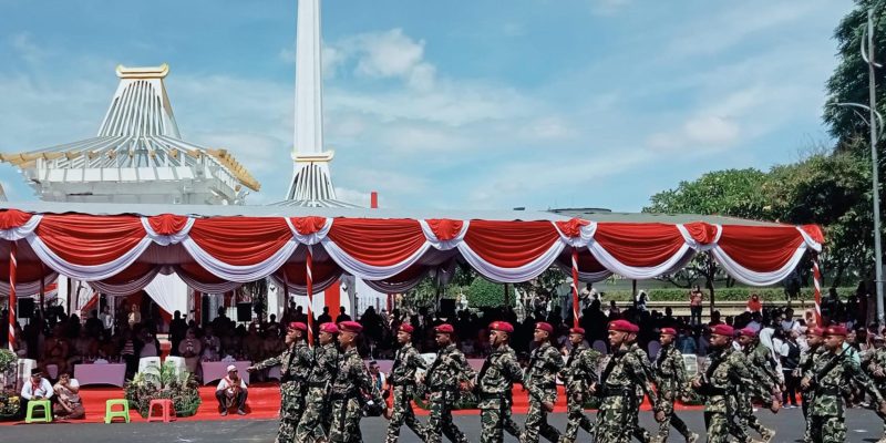 Peringati Hari Pahlawan, Prajurit Batalyon Infanteri 5 Marinir Ikuti Parade Juang Surabaya