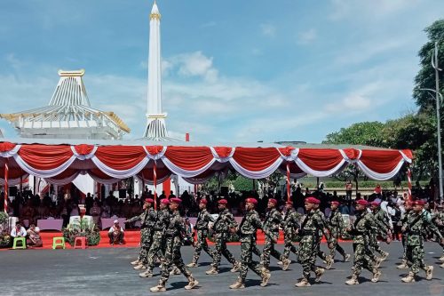 Peringati Hari Pahlawan, Prajurit Batalyon Infanteri 5 Marinir Ikuti Parade Juang Surabaya