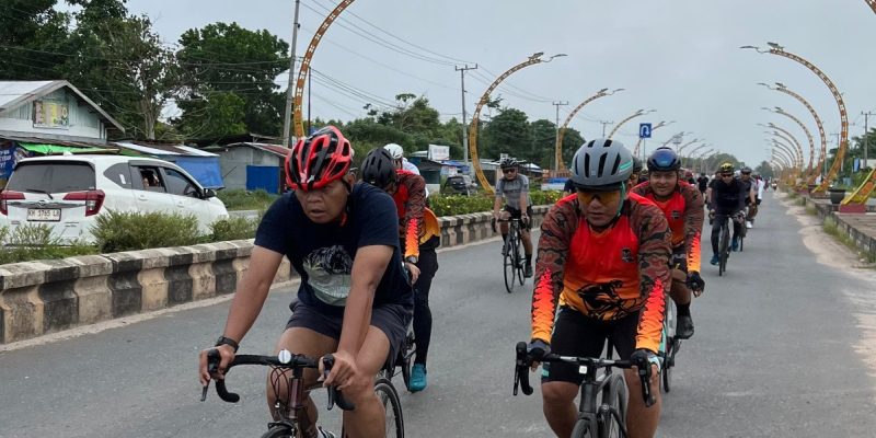 Kapolda Kalteng Pantau Situasi Kamtibmas Wilayah Kotim dengan Bersepeda