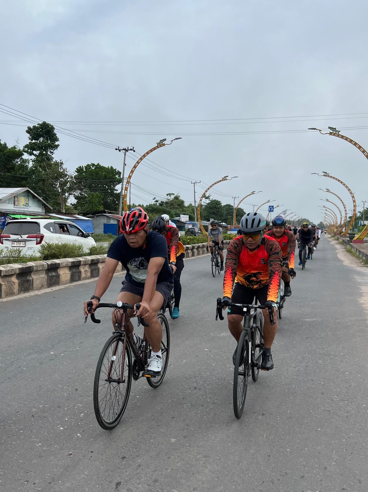 Kapolda Kalteng Pantau Situasi Kamtibmas Wilayah Kotim dengan Bersepeda