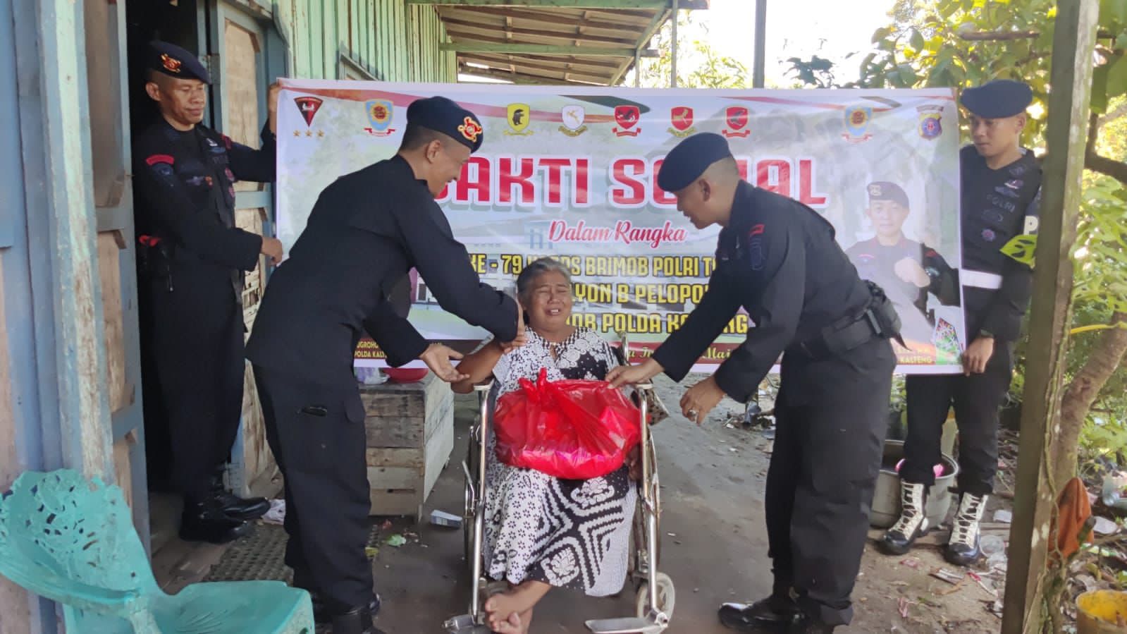 Batalyon B Pelopor Satbrimob Polda Kalteng  Bakti Sosial dan Anjangsana dalam Peringatan HUT Korps Brimob Polri ke-79