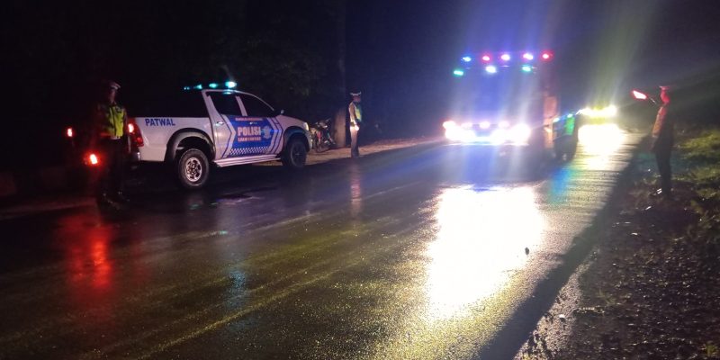 Ditlantas Polda Kalteng Imbau Masyarakat Berkendara Dengan Kecepatan Rendah di Musim Hujan