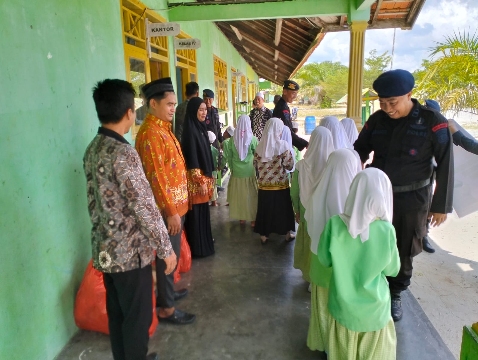 Brimob Polda Kalteng Rayakan HUT ke-79 dan Bakti Sosial