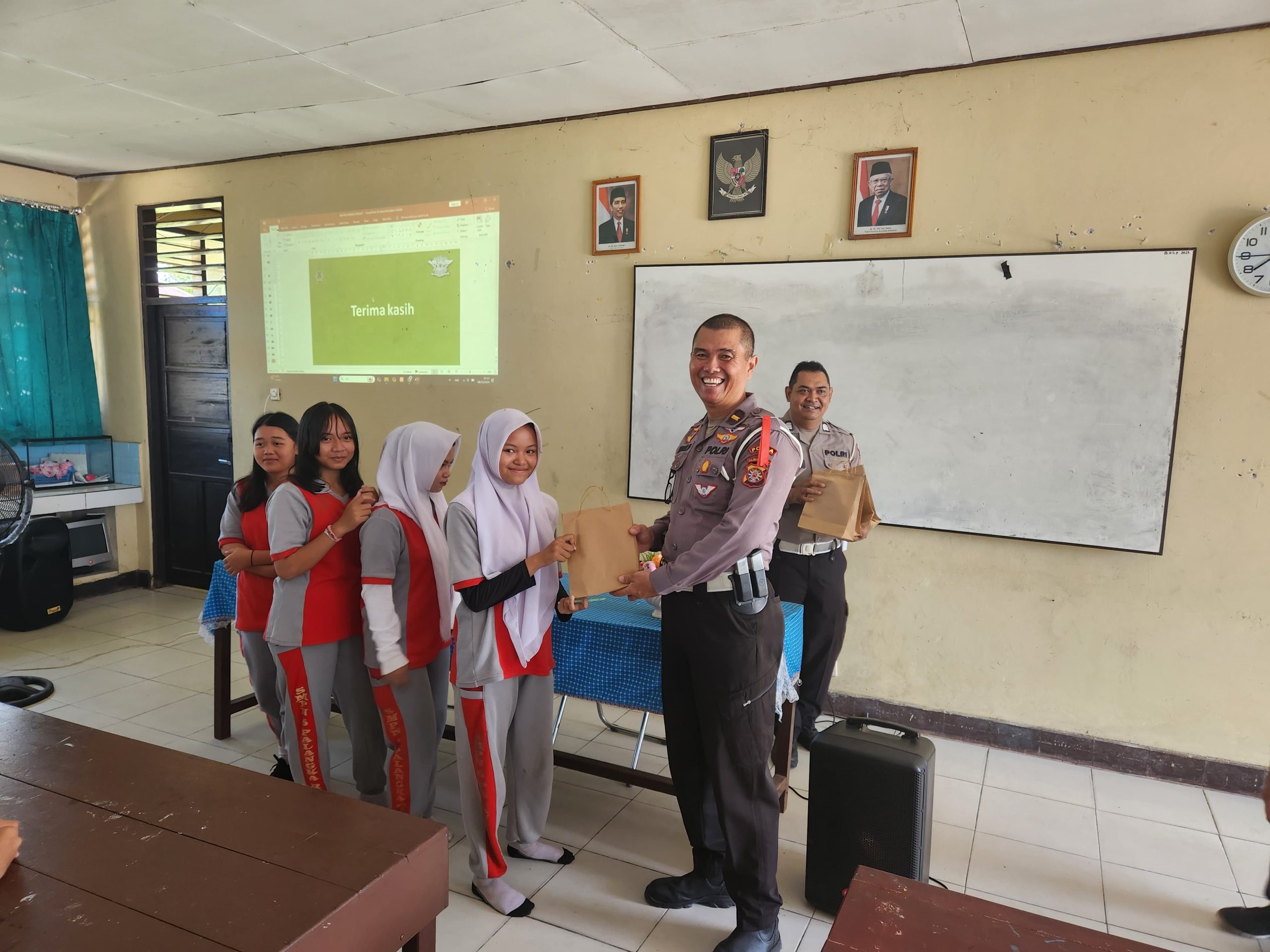 Ditlantas Polda Kalteng Beri Edukasi Tertib Berlalu Lintas di SMP Negeri 6 Palangka Raya