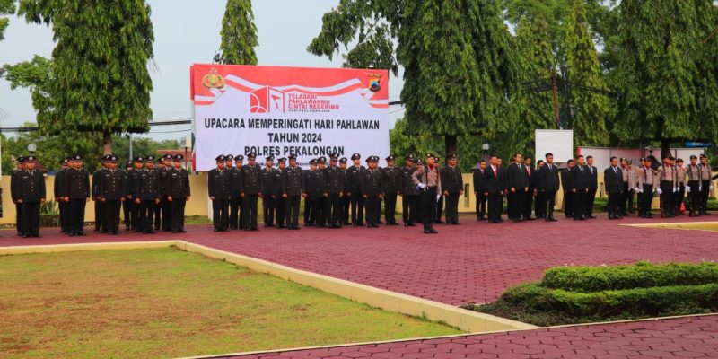 Upacara Bendera Peringati Hari Pahlawan Tahun 2024, Wakapolres Pekalongan : Kita Tidak Boleh Lelah Untuk Berbuat yang Terbaik Meneladani dan Mewarisi Nilai-Nilai Kepahlawanan
