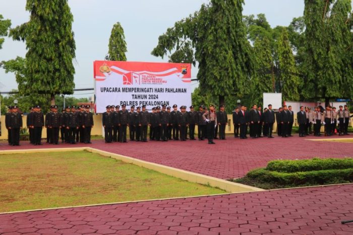 Upacara Bendera Peringati Hari Pahlawan Tahun 2024, Wakapolres Pekalongan : Kita Tidak Boleh Lelah Untuk Berbuat yang Terbaik Meneladani dan Mewarisi Nilai-Nilai Kepahlawanan