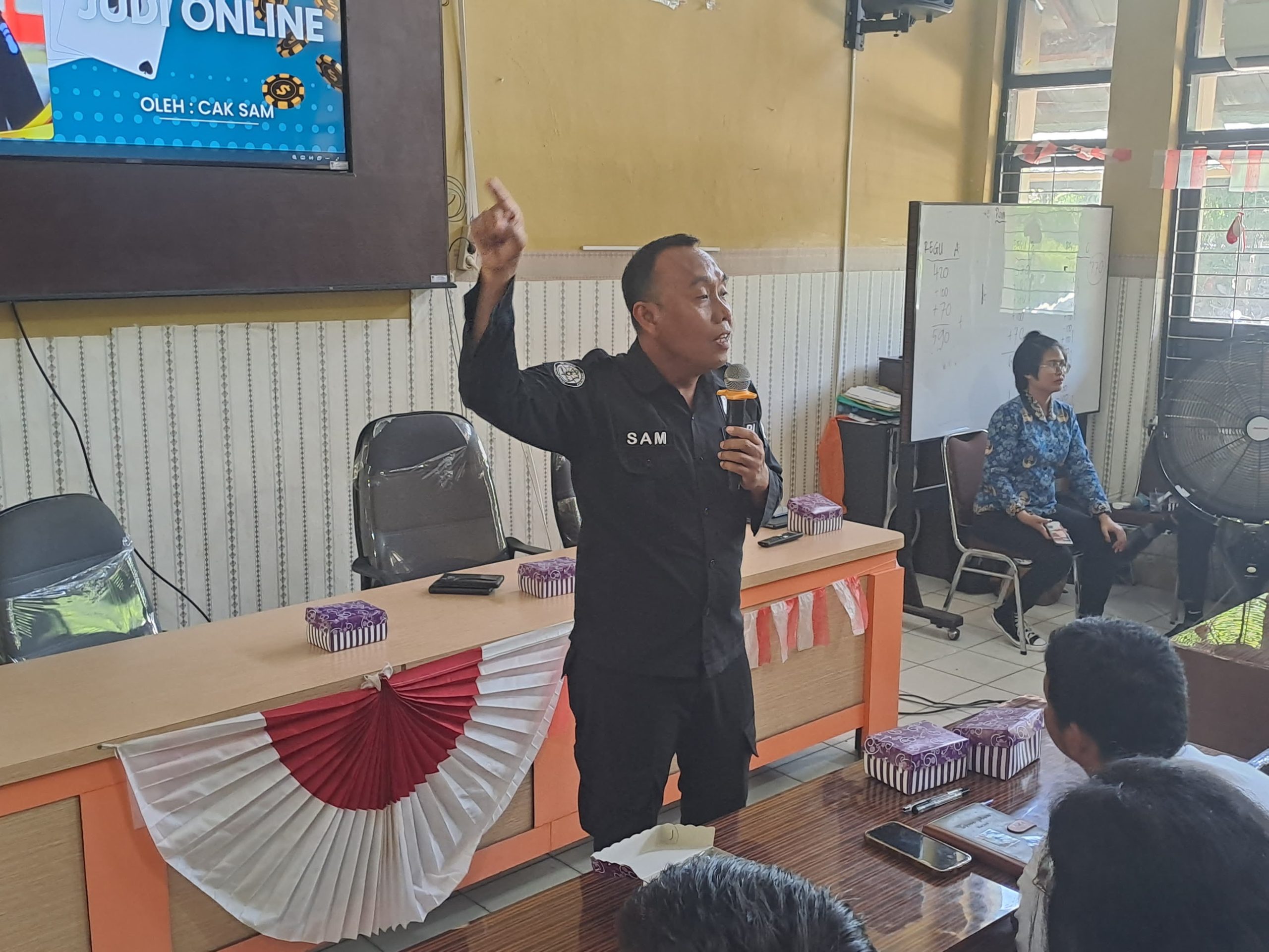 Humas Polda Kalteng Bersama Diskominfo Edukasi Pelajar SMAN 1 Palangka Raya