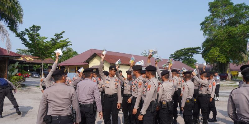 Polda Kalteng Bagikan Bekal Kesehatan Berupa Obat dan Vitamin ke Personel Satgas OMP Telabang