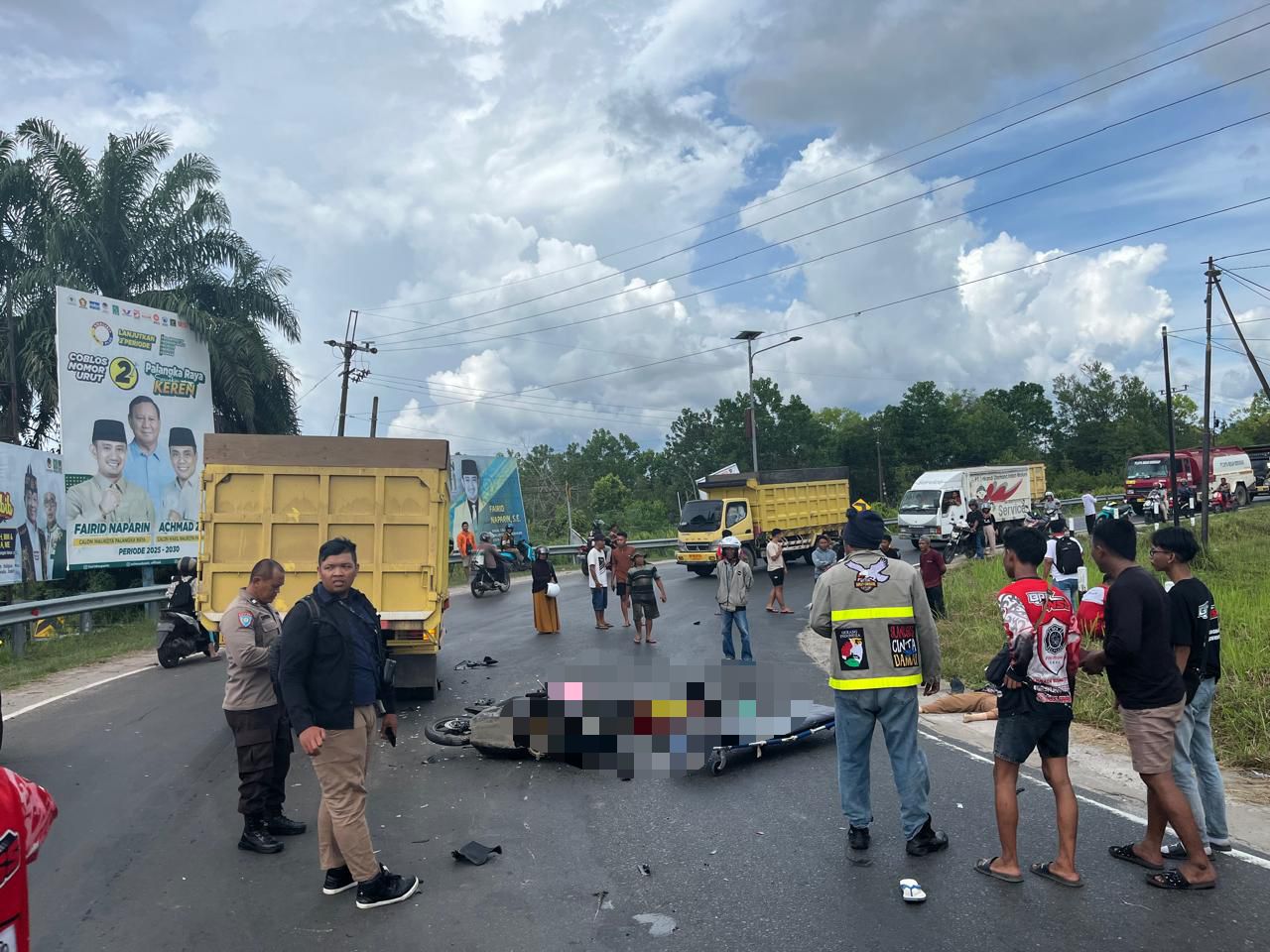 Kapolsek Sebangau Bantu Lakalantas Dump Truck vs Motor  3 Korban Meninggal