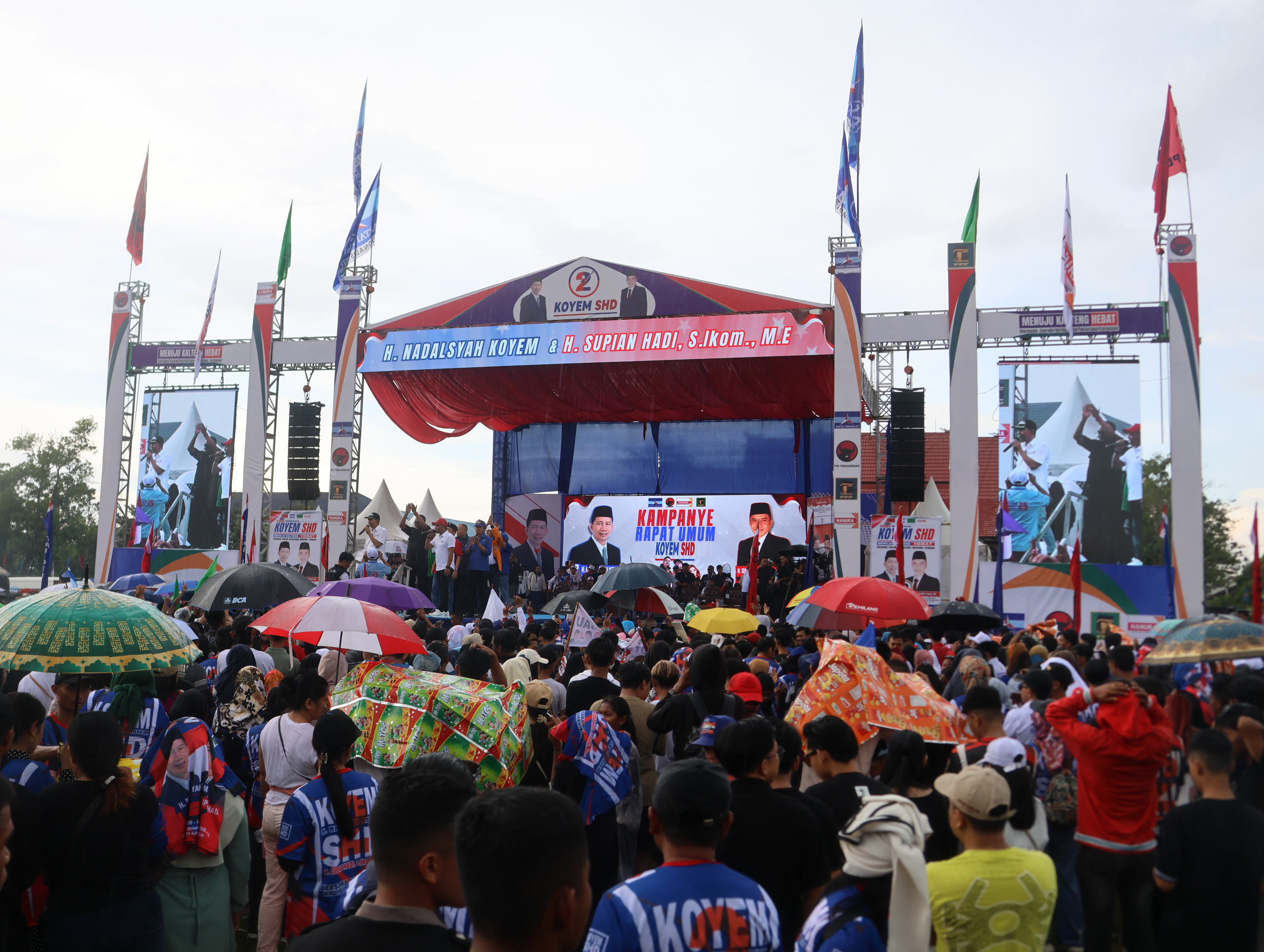 Ribuan Massa Menghadiri Kampanye Akbar Koyem SHD di Palangka Raya