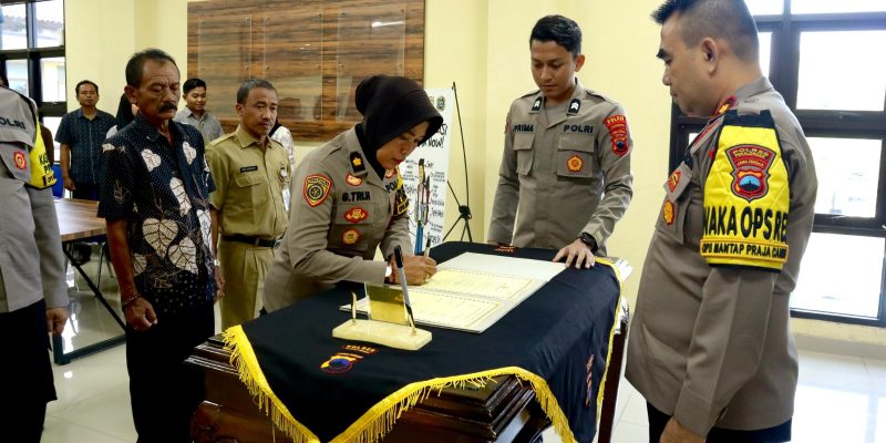 Polres Pekalongan Laksanakan Pengambilan Sumpah dan Penandatanganan Pakta Integritas Seleksi Penerimaan Bakomsus Polri TA. 2025