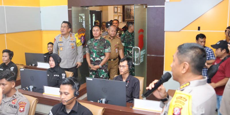 Kapolda Kalteng Bersama Pangdam XII/TPR Cek Ruang Command Center