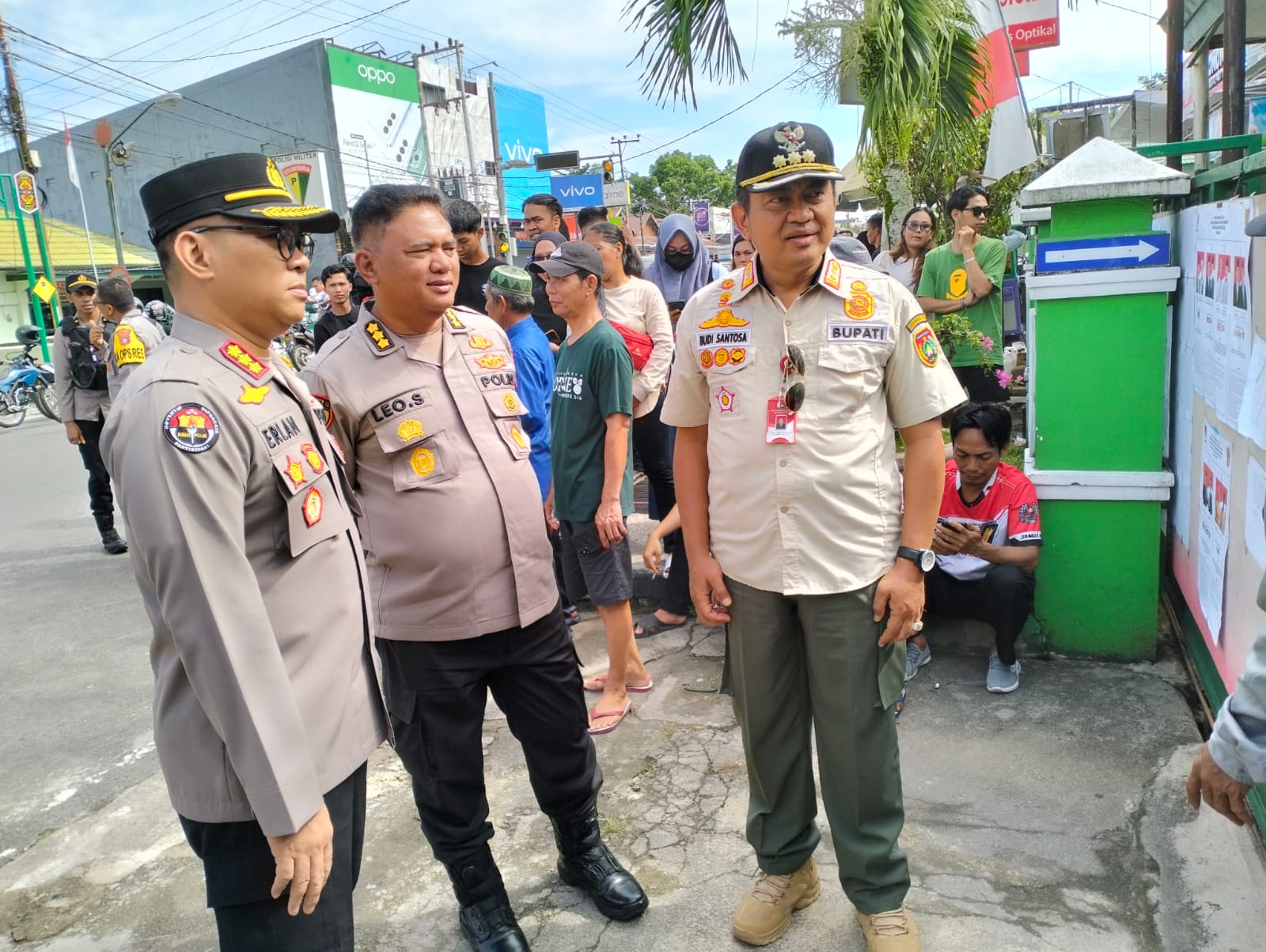 Karo SDM Polda Kalteng Bersama Kabidhumas dan Kapolres Cek Pengamanan TPS di Kobar