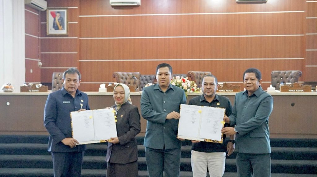 DPRD Purwakarta dan Pj. Bupati Rapat Persetujuan Bersama Penetapan APBD 2025 Sampai Tengah Malam