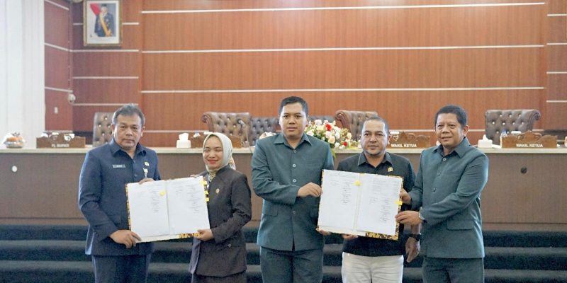 DPRD Purwakarta dan Pj. Bupati Rapat Persetujuan Bersama Penetapan APBD 2025 Sampai Tengah Malam