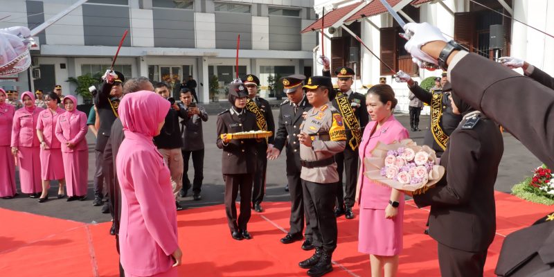 151 Personel Polrestabes Surabaya Naik Pangkat, 32 Purnawirawan Dilepas dengan Penuh Kebanggaan