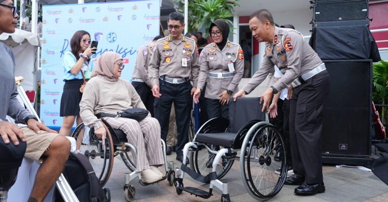 Hadiri Retrospeksi Korban Laka Lantas, Kakorlantas Beri Bantuan Pemasangan Kaki Palsu