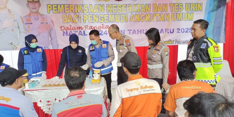 Jelang Nataru, Ditlantas Polda Jatim Laksanakan Ramcek Angkutan Umum dan Tes Urine Pengemudi