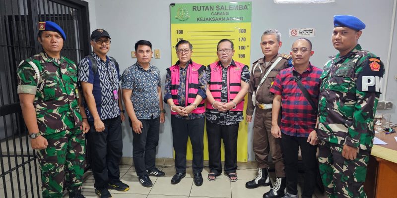 Penyerahan Tersangka Dan Barang Bukti Terhadap Tersangka Dalam Perkara Suap Danatau Gratifikasi Perkara Ronald Tannur