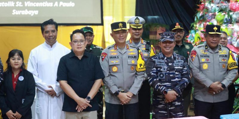 Kapolda Jatim Bersama Forkopimda Kunjungi Sejumlah Gereja Pastikan Natal Aman dan Kondusif