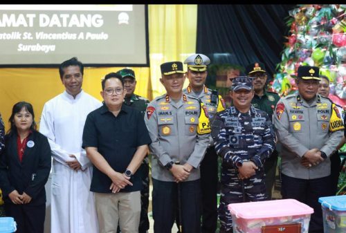 Kapolda Jatim Bersama Forkopimda Kunjungi Sejumlah Gereja Pastikan Natal Aman dan Kondusif