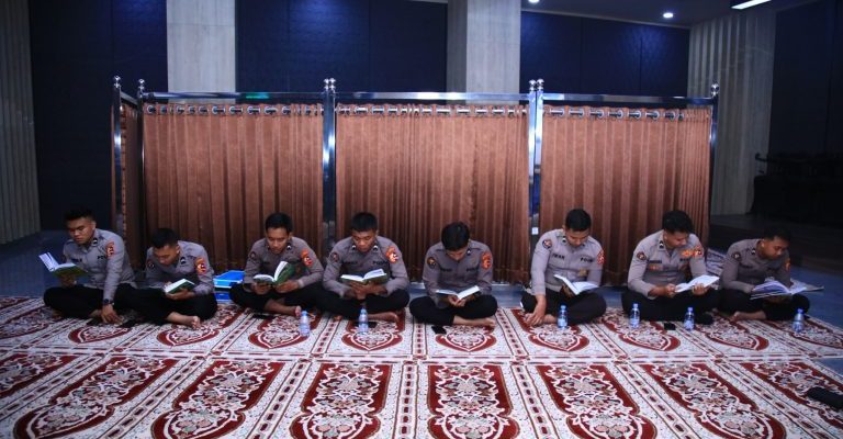 Khataman Al-Quran Divhumas Polri: Wujud Pembinaan Rohani dan Dukungan Program Polri Presisi