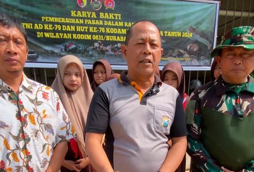 3 Pilar Simokerto Gotong Royong Bersihkan Pasar Tambakrejo, Wujudkan Lingkungan Nyaman Jelang Nataru