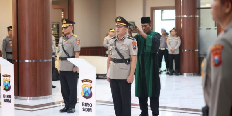 Kapolda Jatim Pimpin Upacara Serah Terima Jabatan Irwasda