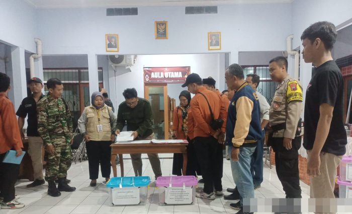 Pendistribusian Hasil Rekapitulasi Tingkat PPK Ke KPU Kabupaten Pekalongan Dapatkan Pengawalan Dari TNI-Polri