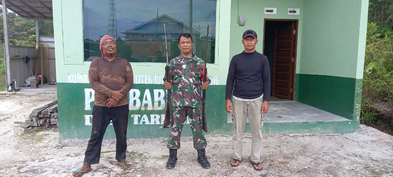 Wujud Kedekatan Dengan Masyarakat, Babinsa Peroleh Senjata Rakitan