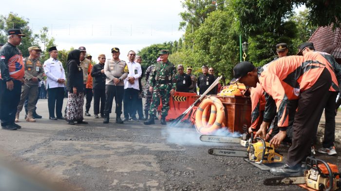 Kesiapsiagaan Bencana, TNI Polri dan Pemda Batang Gelar Pasukan dan Peralatan