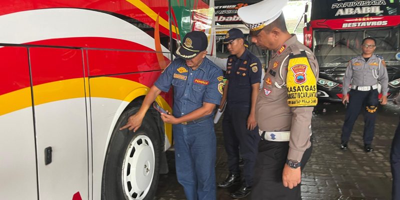 Jelang Nataru, Satlantas Polres Pekalongan Gelar Ramp Check Pada Kendaraan Bus Pariwisata