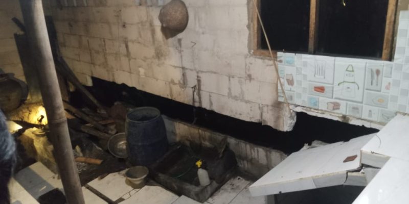 Dua Rumah Milik Warga Kandangserang Pekalongan Amblas Hingga 1 Meter