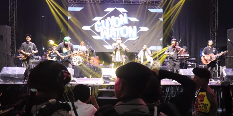 Konser Bertajuk Gempur Rokok Ilegal Dengan Bintang Tamu Guyon Waton Berjalan Aman