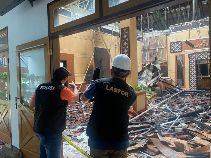 Tim Labfor Polda Jateng Selidiki Penyebab Kebakaran Kantor DPRD Kabupaten Pekalongan