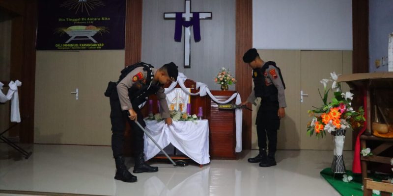 Pastikan Keamanan Ibadah Natal 2024, Polres Pekalongan Lakukan Sterilisasi Gereja