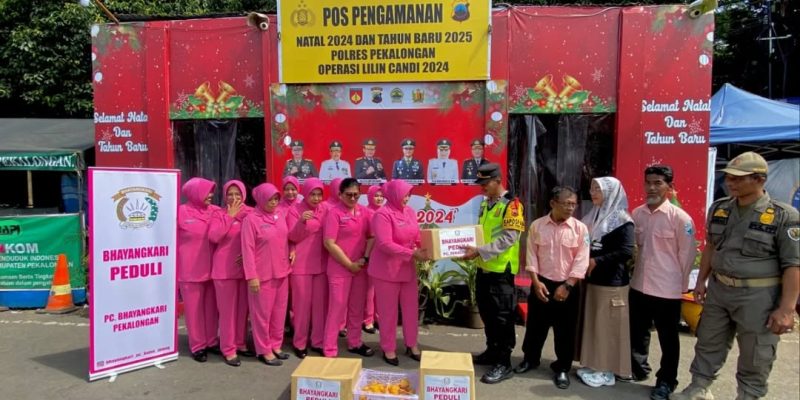Ketua Bhayangkari Cabang Pekalongan Kunjungi Pos Pengamanan dan Pos Pelayanan Ops Lilin Candi 2024