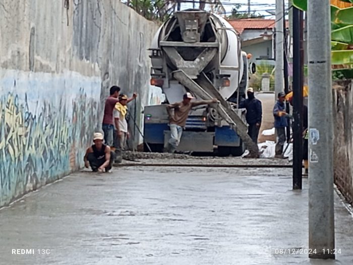 Mulia! Haji Slamet Pengusaha Asal Tirto Kota Pekalongan Perbaiki Jalan Pakai Uang Pribadi