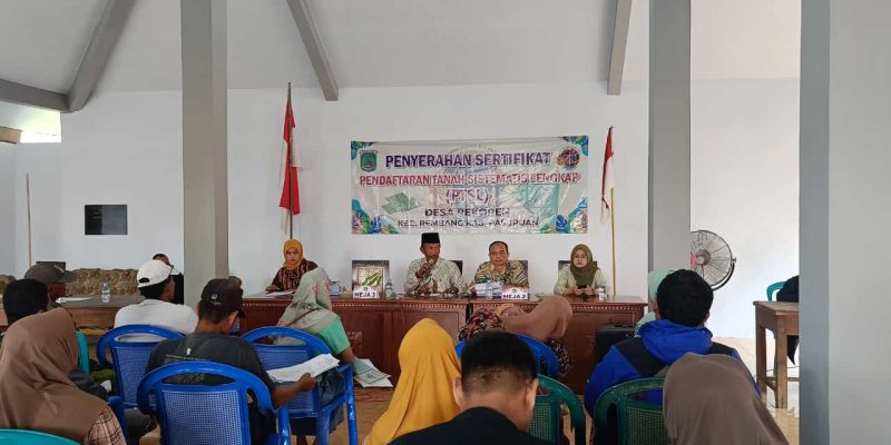 Pembagian Sertifikat Tanah Program PTS Tahap 3 Di Desa Pekoren Kecamatan Rembang