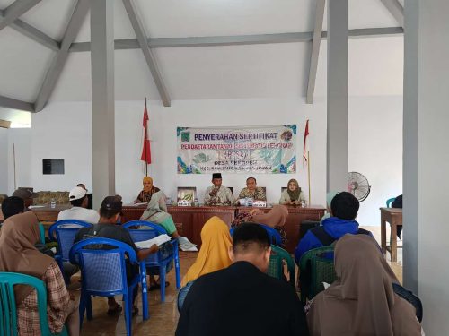 Pembagian Sertifikat Tanah Program PTS Tahap 3 Di Desa Pekoren Kecamatan Rembang