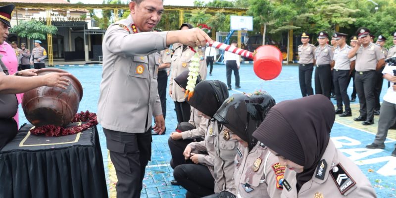 Kado Terindah Di Akhir Tahun 2024 Kepada 49 Personil Polres Bangkalan