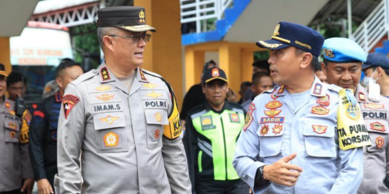 Kapolda Jatim Cek Pospam Dan Posyan, Pastikan Keamanan Malam Tahun Baru