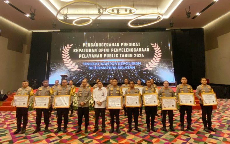 Hadiri Rapat Anev Reformasi Birokrasi Polri Polda Sumsel Tahun 2024, Kapolres Musi Rawas Terima Penghargaan Ombudsman RI
