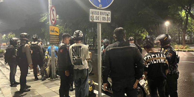 Tim Jogoboyo Polrestabes Surabaya Amankan 5 Pemuda Konvoi Perguruan Silat di Jalan Ahmad Yani
