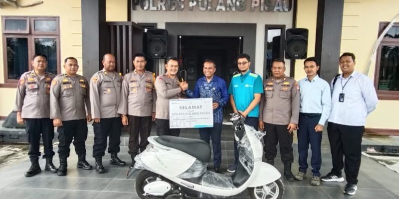PT PLN Berikan Hadiah 1 Unit Motor Listrik Kepada Polres Pulang Pisau